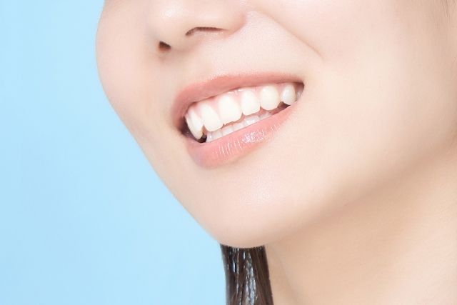 ほうれい線は歯科矯正で濃くなる？薄くなる？